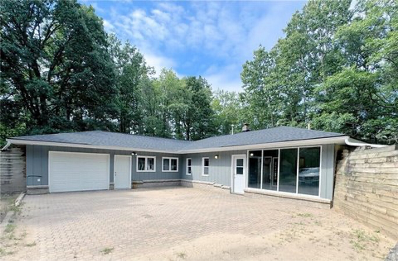 Beautiful 3 Bedroom Home on Rice Lake - Beautiful 3 Bedroom Home on Rice Lake