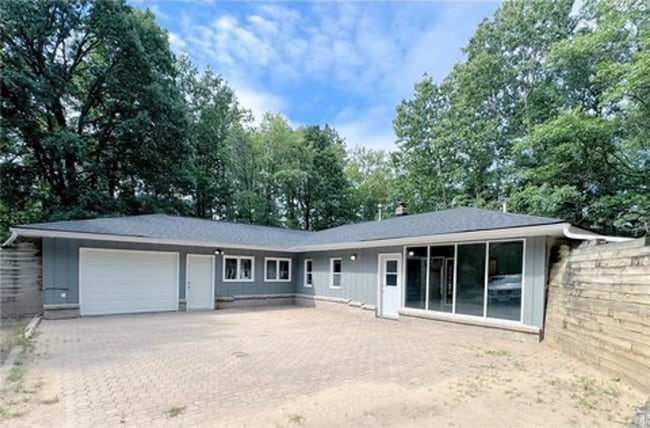 Building Photo - Beautiful 3 Bedroom Home on Rice Lake