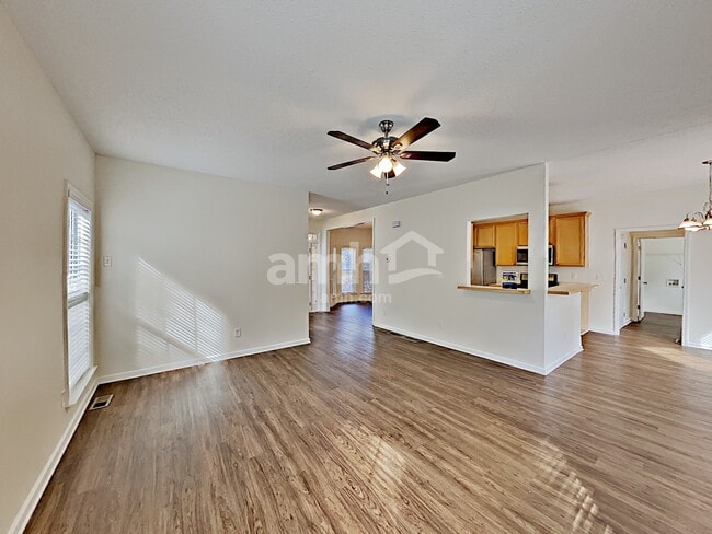 Photo - 374 Westhill Dr