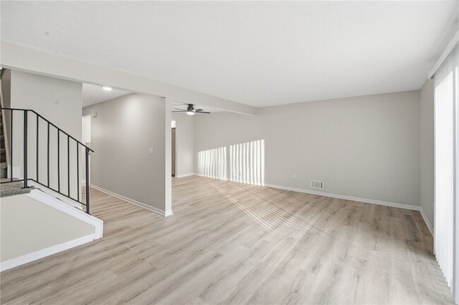 Photo - 17 Willowick Dr