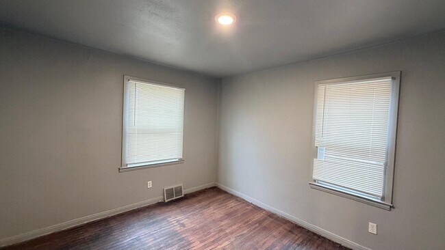 Photo - 12007 Lakepointe St