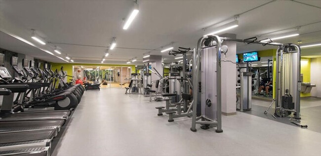 Photo - 399 E 34th St Unidad ID1025362P