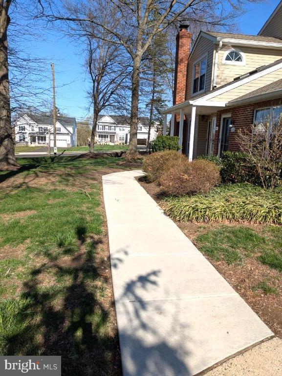 Photo - 2020 Beacon Hill Dr Apartment