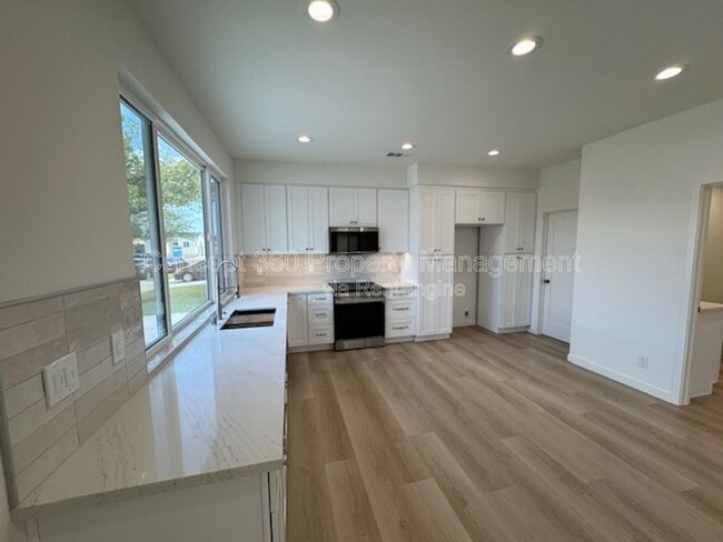 Photo - 6168 Briercrest Ave