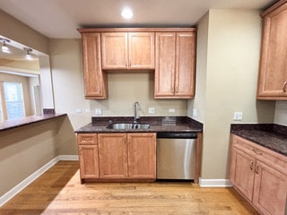 Photo - 7410 N Damen Ave