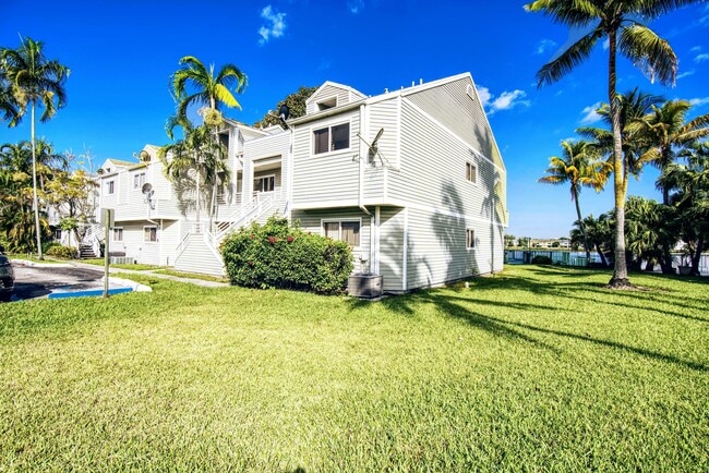 Building Photo - 3401 NW 44th St Unit 205