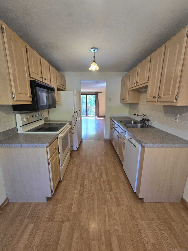 Photo - 32 Upper Pattagansett Rd Unit 20