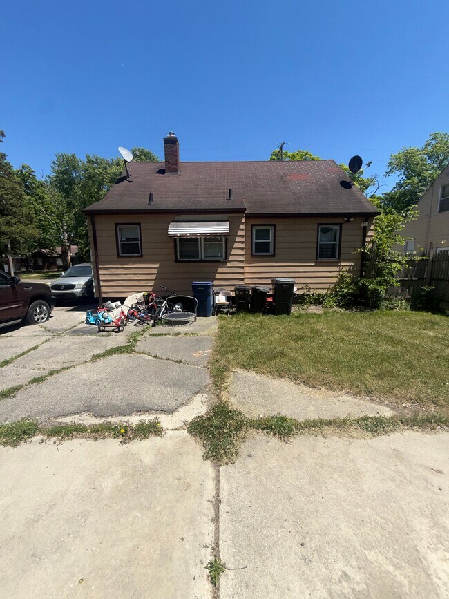 Photo - 2625 Seneca St