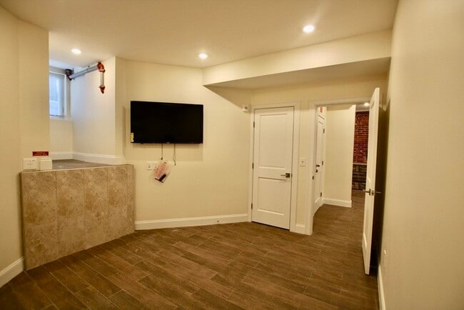 Building Photo - 1614 Beacon St Unit 1 Rental