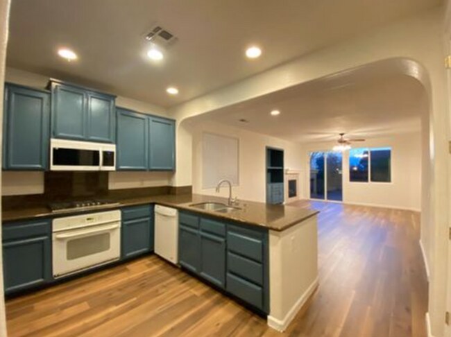 Photo - Amazing (Natomas) 4/2 Single Story!  Please read ad for viewings.