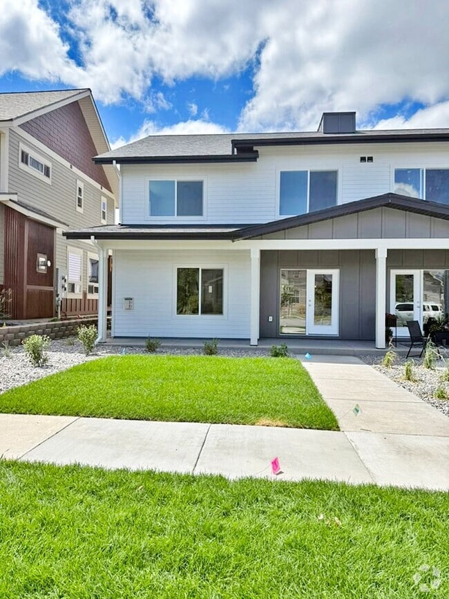 Building Photo - Brand New Condo, Large Windows and Central...