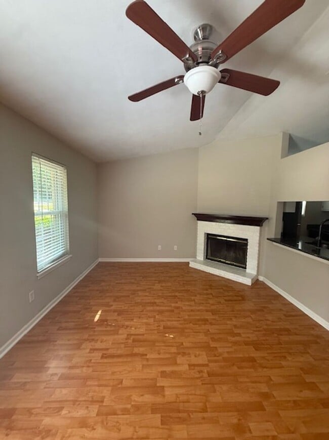 Photo - 124 Whetherbine Way W