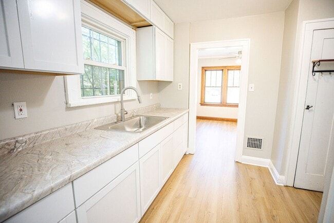Photo - 2529 Greenbriar Rd
