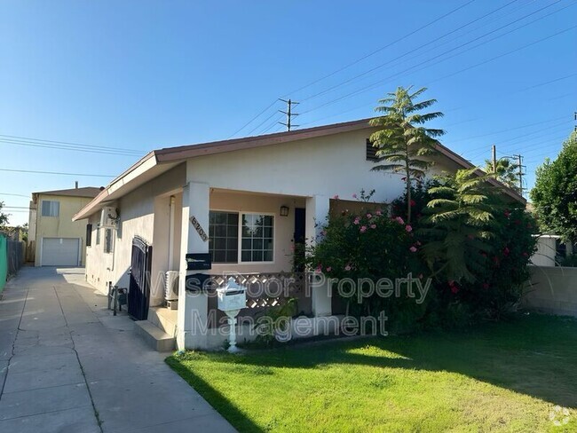 Building Photo - 6205 Alamo Ave Unit 3/4 Rental