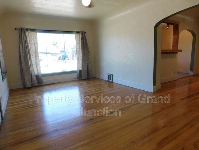 Photo - 1859 Orchard Ave