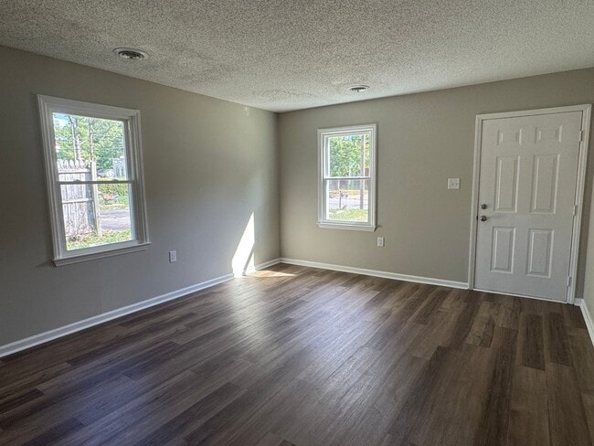 Photo - 3 Bedroom Brick Ranch Style Home