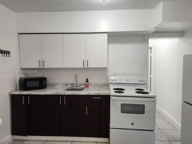 Building Photo - 16031 NE 18th Pl Unit 1B