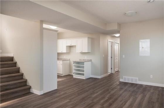 Photo - 11206-11298 98 St