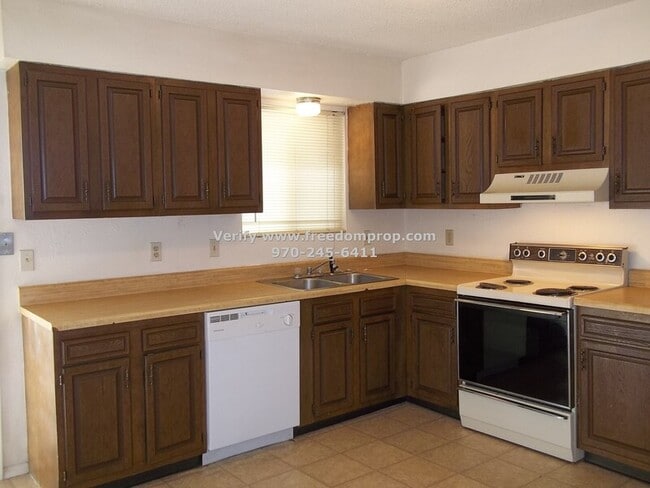 Photo - 496-32 1/8 32 1/8 Rd Unit 4