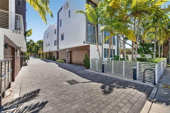 700 NE 14th Ave
