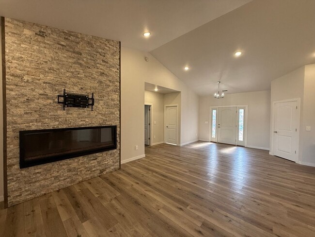 9 Mulberry Loop NE