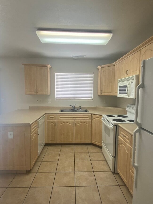 Photo - Woodbridge #48!! 3 Bed 2.5 Bath Home!