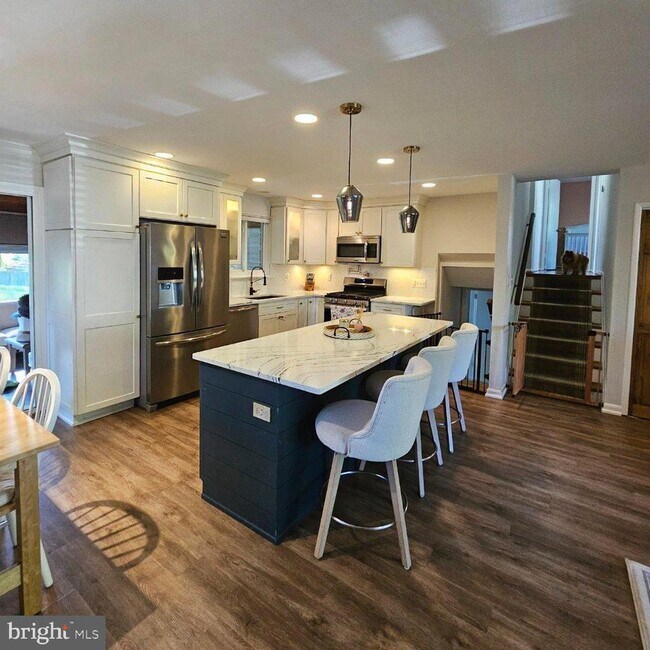 Photo - 7433 Grace St