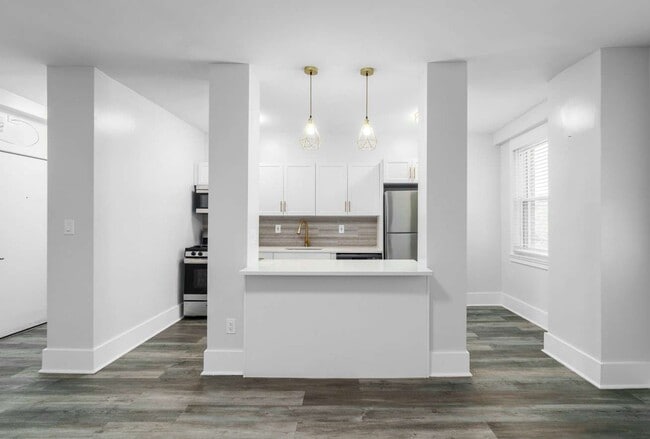Living Area/Breakfast Bar