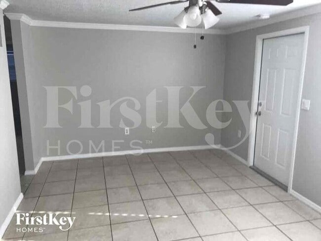 Photo - 8733 Roble Way