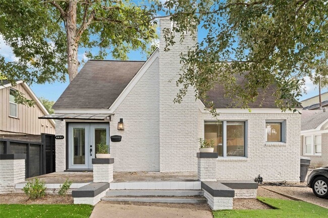 Building Photo - 2631 Persa St
