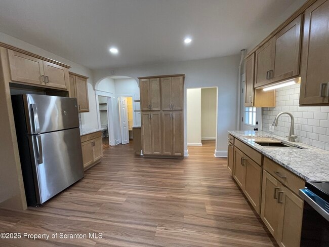 Photo - 1064 Lincoln St