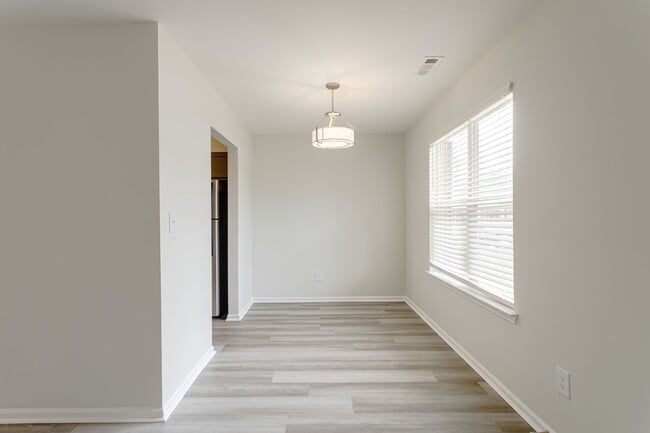 Hollin Ct 1 bedroom - The Oakley at Spring Creek