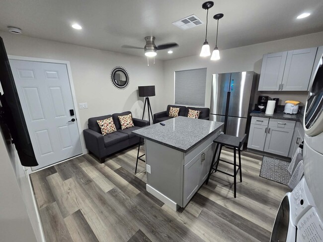 Photo - 4239 Montalvo St