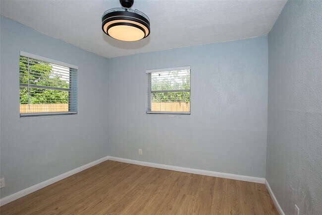 Photo - 1135 NW 6th Ave
