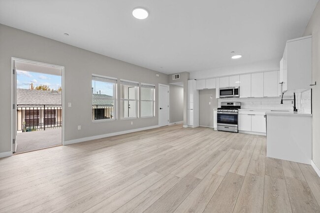 Photo - 12714 S Figueroa St