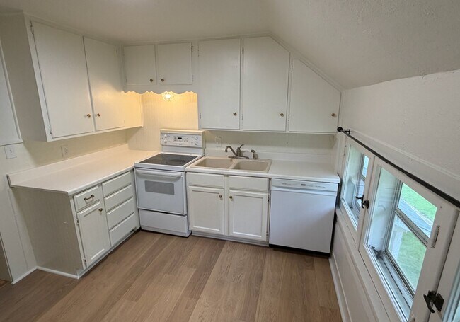 Photo - 315 N Maple St Unidad # 2 Upstairs