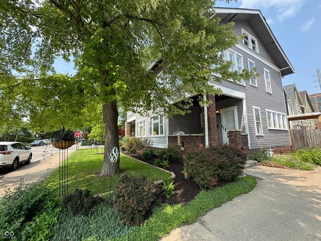 Building Photo - 809 Broadway St