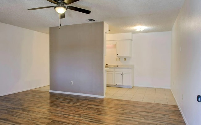 Photo - 1617 Turquoise Rd Unit A