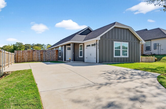 Building Photo - 1016 Ray Dr