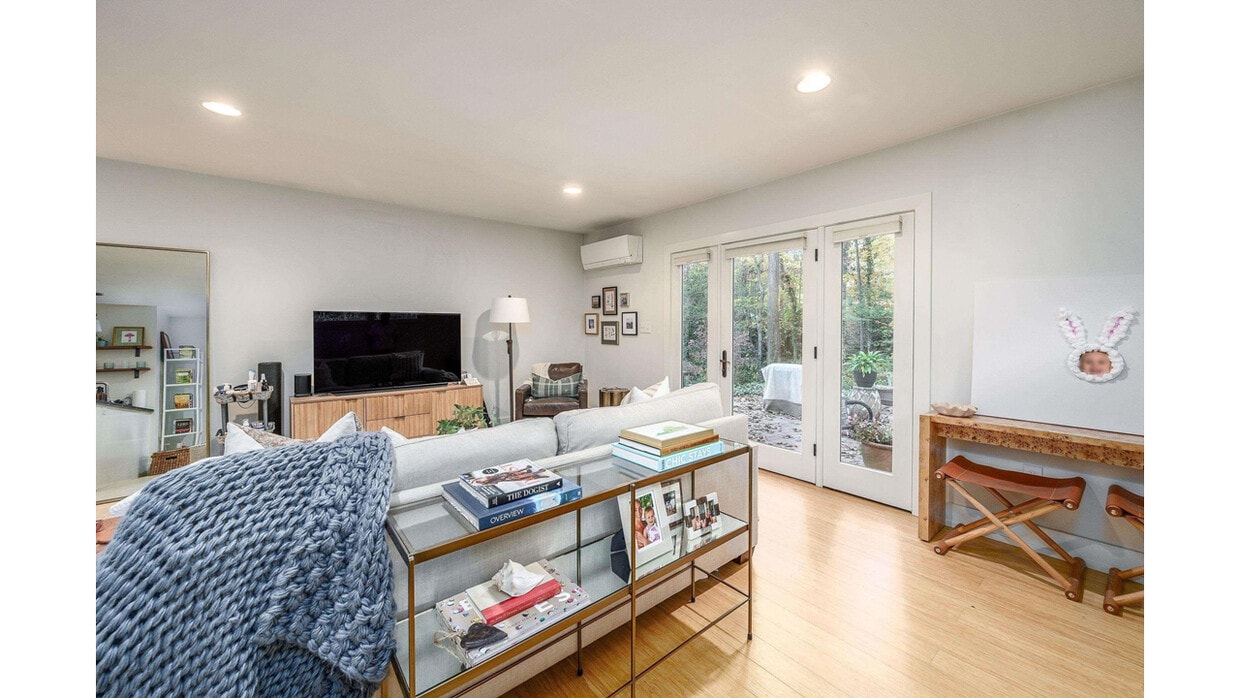 Photo - 1923 Meadowbrook Rd (Charlottesville, VA)