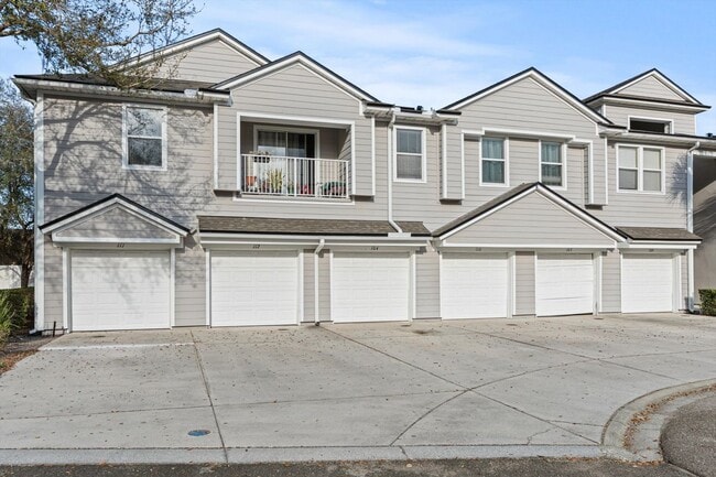 Building Photo - 7043 Deer Lodge Cir