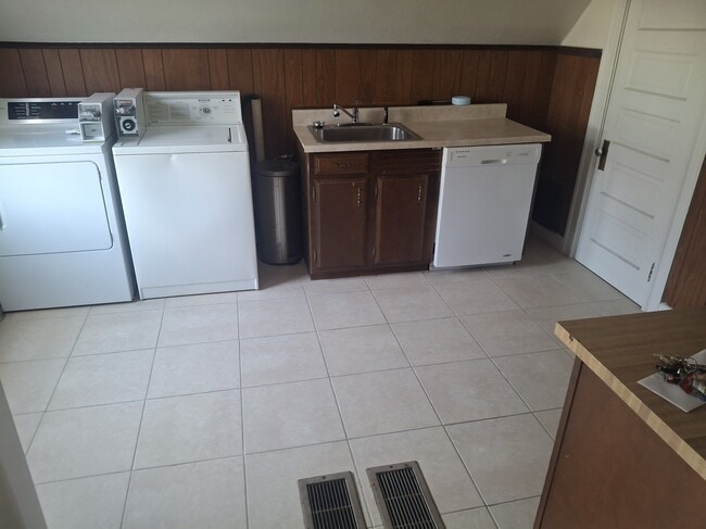 Kitchen/laundry combo