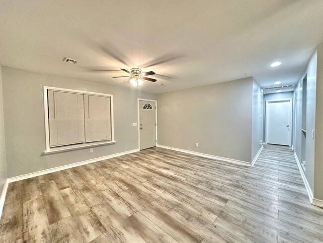 Photo - Charming 3 Beds 1 Bath-Muskogee