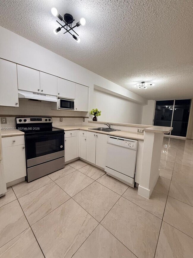 5091 NW 7th St Unit 1009