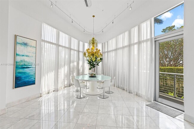 Photo - 2001 Meridian Ave Unit 101