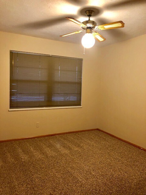Photo - 3 Bed/1 Bath Mid-Century Ranch minutes from Midwest City High School - Refrigerator Included