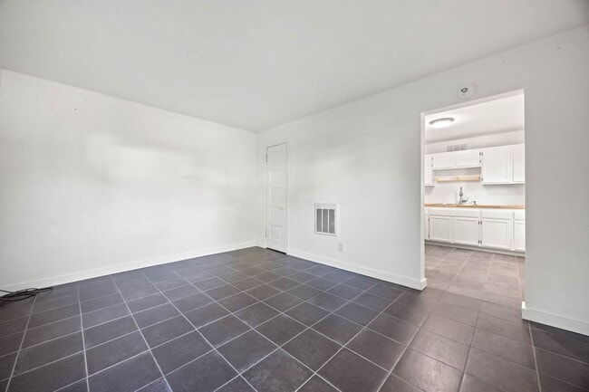 Photo - 1816 Carleton St