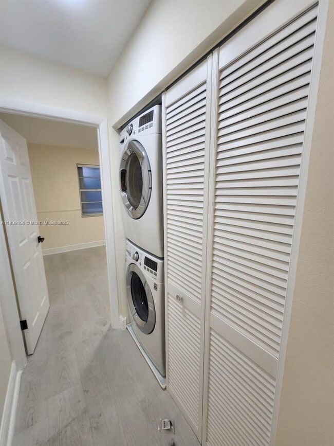 Building Photo - 200 SW 113th Ave Rental