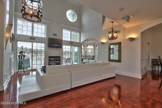 Photo - 199 Lake Ave