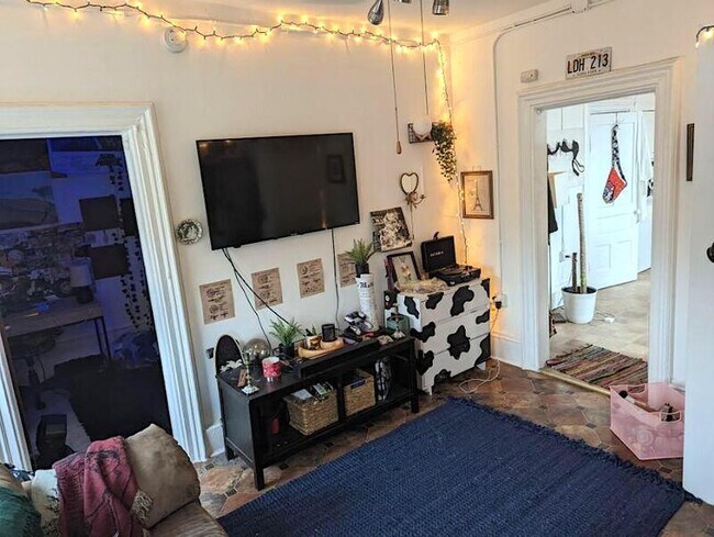 Photo - 1325 W 18th St